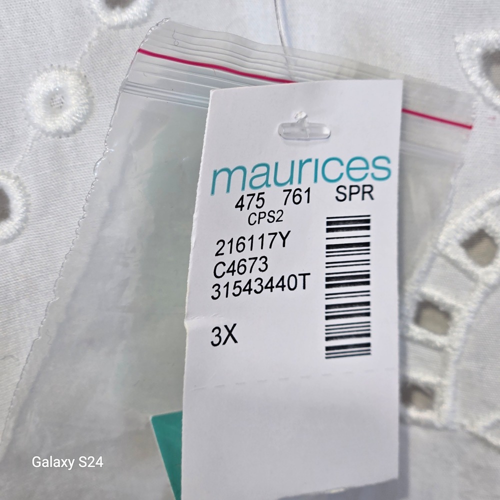 Maurices White Eyelet Lace Long Sleeve Blouse Top Plus Size 3X - Picture 4 of 4